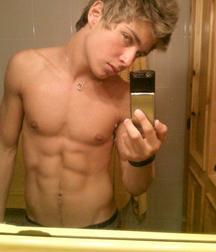 shirtless boys 5b718e8c501fd.jpg