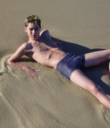 shirtless boys 5b718eb58940a.jpg