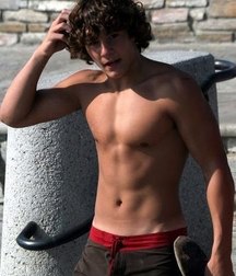 shirtless boys 5b719071707fb.jpg