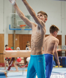 shirtless boys 5b753318e37f7.jpg