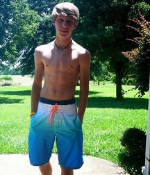 shirtless boys 5b7535729d497.jpg