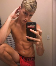 shirtless boys 5b7c4ebabc44b.jpg