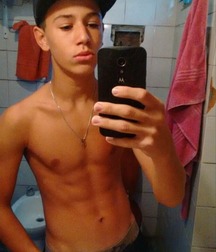 shirtless boys 5b7c4f8452d55.jpg