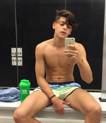 shirtless boys 5b7c501e7355e.jpg