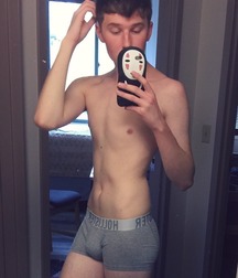 shirtless boys 5b7c50381a33f.jpg