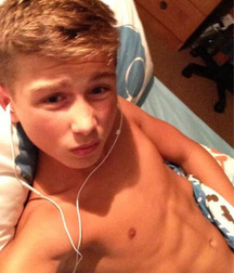 shirtless boys 5b7c526b52122.jpg