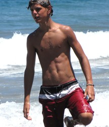 shirtless boys 5b8c572ba3ec9.jpg