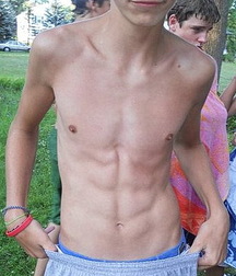 shirtless boys 5b8c58b664965.jpg