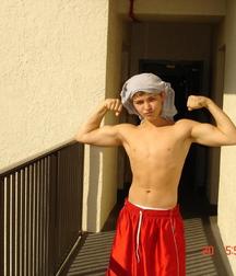 shirtless boys 5b917e8809432.jpg