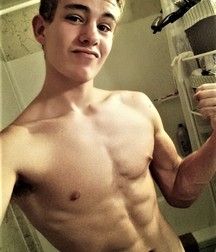 shirtless boys 5b918167d3283.jpg