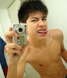 shirtless boys 5b918171e69fb.jpg