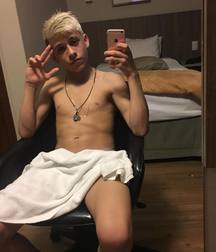 shirtless boys 5b9181ea1cf55.jpg