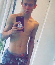 shirtless boys 5b942019f2df4.jpg