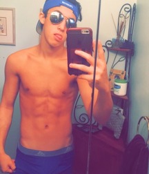 shirtless boys 5b9420e016532.jpg