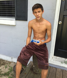shirtless boys 5b9562d889518.jpg