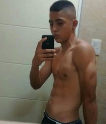 shirtless boys 5b9809e3c6b0a.jpg