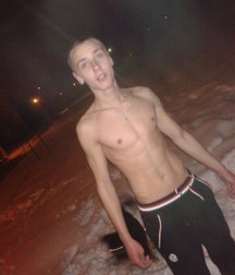 shirtless boys 5b9e403adef25.jpg