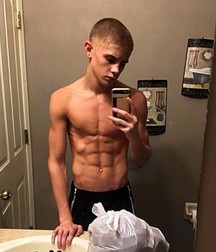 shirtless boys 5b9e40ebdb7fc.jpg