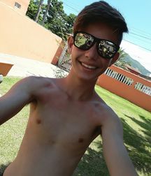 shirtless boys 5b9e411a26b5d.jpg