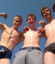 shirtless boys 5b9e41f1bb531.jpg