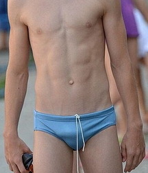 shirtless boys 5b9e4388cdc26.jpg
