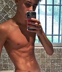 Boys with a boner 5ba1428f4ef97.jpg
