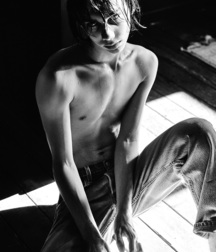 shirtless boys 5ba516ee186f3.jpg