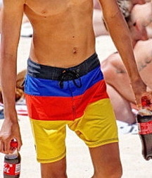 shirtless boys 5ba51709cfacc.jpg