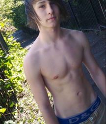 shirtless boys 5ba518ab763de.jpg