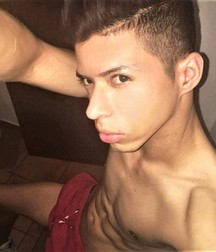 shirtless boys 5ba5190a70e4e.jpg