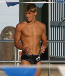 shirtless boys 5ba752b28c988.jpg