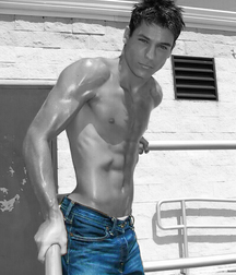 shirtless boys 5bb222195ab86.jpg