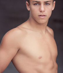 shirtless boys 5bb222ce5108a.jpg