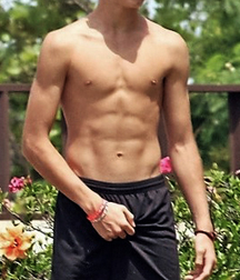 shirtless boys 5bb223df8a846.jpg