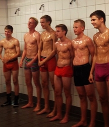 shirtless boys 5bb2240e609ae.jpg