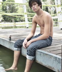 shirtless boys 5bb9aec0be66f.jpg
