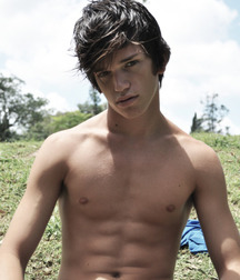 shirtless boys 5bb9aed1d558d.jpg