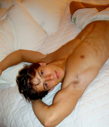 shirtless boys 5bb9afc20d793.jpg