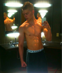 shirtless boys 5bb9afe25b8a5.jpg