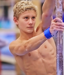 shirtless boys 5bb9b00387bf4.jpg