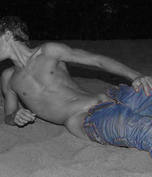 shirtless boys 5bb9b028e44eb.jpg