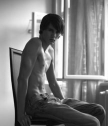 shirtless boys 5bb9b06f4e1a6.jpg