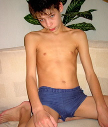 shirtless boys 5bb9b1a8ee74c.jpg