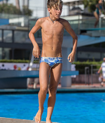 shirtless boys 5bb9b1c764a1a.jpg