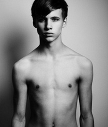 shirtless boys 5bc02ef710161.jpg