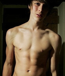 shirtless boys 5bc0f9f159a33.jpg