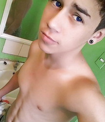 shirtless boys 5bc0faff4546e.jpg