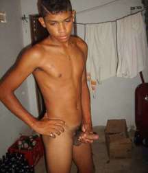 boys nude 5bc11947cdd36.jpg