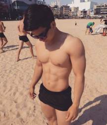 shirtless boys 5bce575822e87.jpg