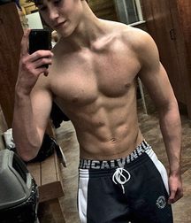 shirtless boys 5bce576de008a.jpg